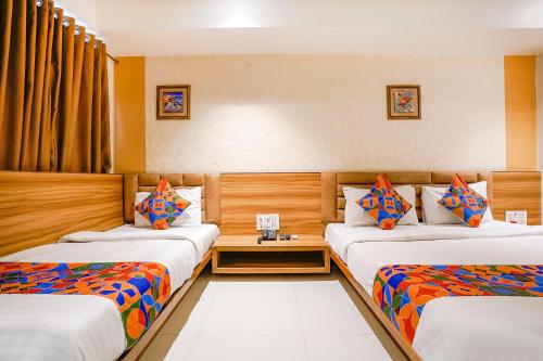 Gallery image of FabHotel Kingsway in Ahmedabad