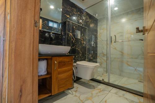 Koupelna v ubytování Perfectstayz Mokshada Suites