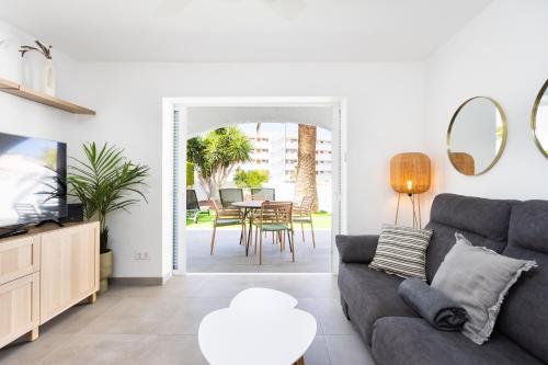 VILLA URBANIA Holiday Home By Sunkeyrents