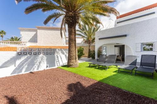 VILLA URBANIA Holiday Home By Sunkeyrents