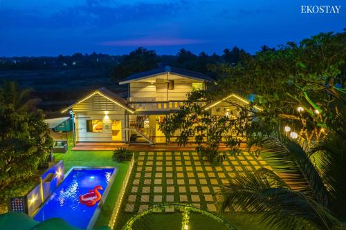 Bazén v ubytování EKO STAY- Lakefront Villa nebo v jeho okolí