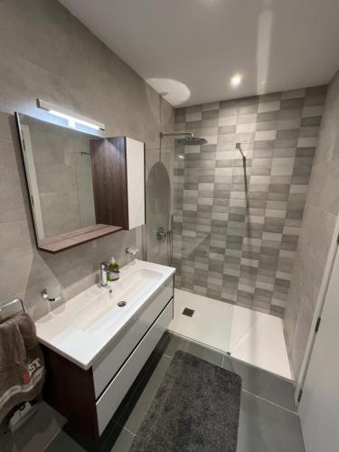 Koupelna v ubytování Mellieħa luxurious 2 bedroom apartment with sea view