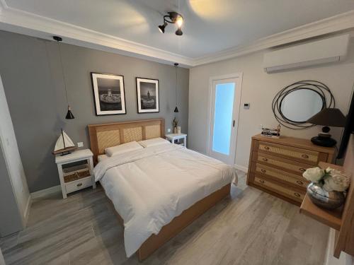 Voodi või voodid majutusasutuse Mellieħa luxurious 2 bedroom apartment with sea view toas