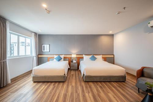 Una cama o camas en una habitación de Tahiti Central Seaview - 50m to Night Market Phu Quoc
