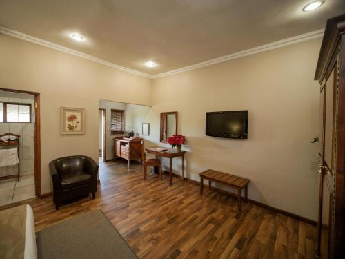 Μια τηλεόραση ή/και κέντρο ψυχαγωγίας στο Fairview Hotels,Spa & Golf Resort