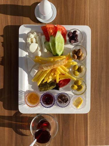 a tray of food with fruit and vegetables on a table at Old City Tourism in Mardin