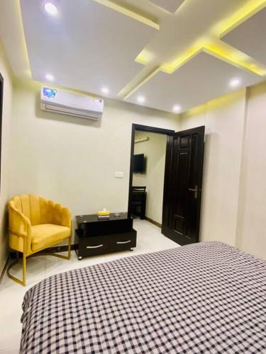 Zona d'estar a 102-Luxury Apartment to Admire your stay in Lahore
