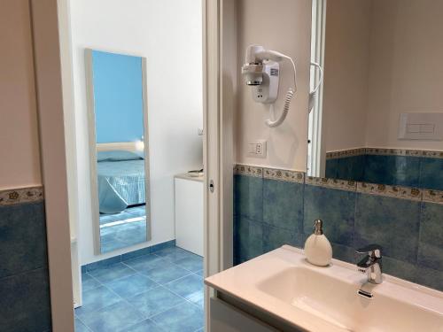 Ένα μπάνιο στο Casa Emy