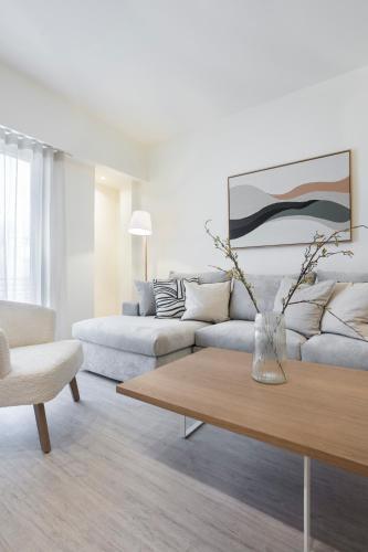 Deluxe Apartment in Kallithea with Balcony & Wifi