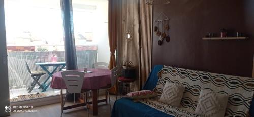 Χώρος καθιστικού στο Charmant appartement vue mer