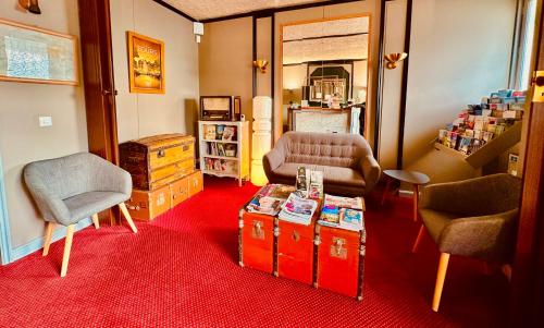 a living room with two chairs and a table at Hotel Italia in Tours