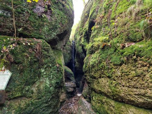 a narrow path between two large rocks with moss at Hof Eckens - Ferienhaushaus Marie in Wildeck Bosserode in Wildeck