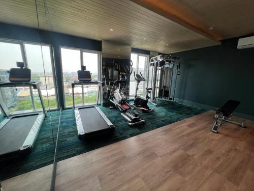 Gimnasio o instalaciones de fitness de ARNI Skye Hotel