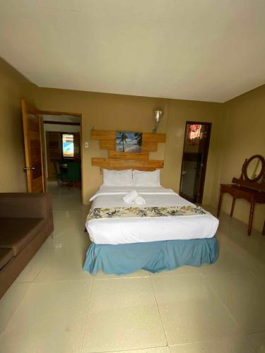 a bedroom with a large bed in a room at Reel Place in Kayagan