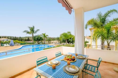 Apartment Esta - Tennis court and pool