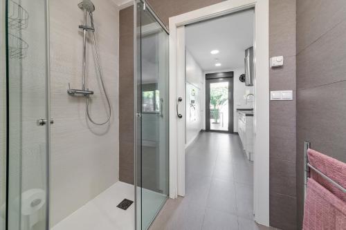 een badkamer met een douche en een glazen deur bij Villa in Rojales in Rojales