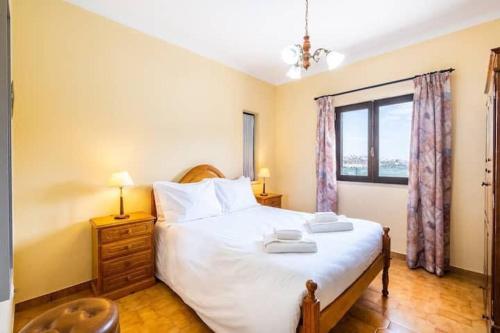 Villa Camila - Ideal location ten-min walk to Albufeira Marina