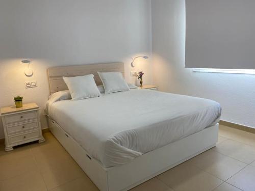 City & Beach Top-Floor Apartment