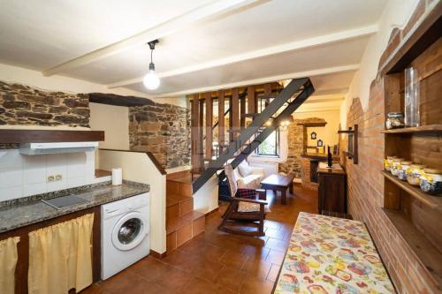 a kitchen with a washer and dryer in a house at La Casona Del Cura II in Pravia