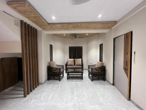 サーターラーにあるWoodrose villa mahabaleshwarのギャラリーの写真