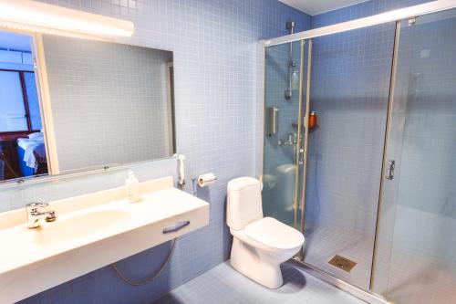 Bilik mandi di Hotel Royal Ruka