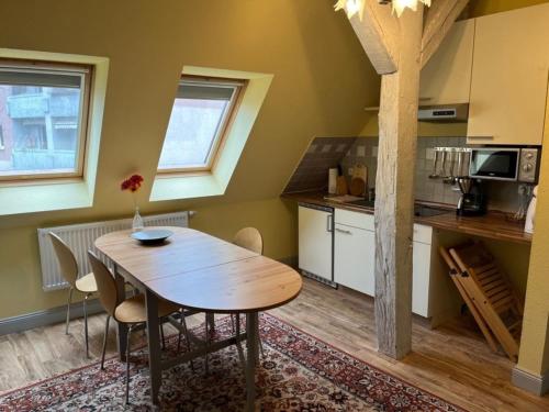 a kitchen with a wooden table in a room at 4 Ferienwohnung - Ferien Mittendrin in Schwerin