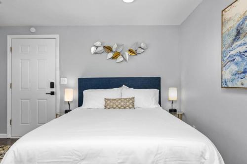Cama o camas de una habitación en Cozy Studio in the Heart of Downtown Kimmswick