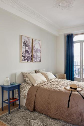 a bedroom with a bed and a blue table at Villa Berlioz in Nice
