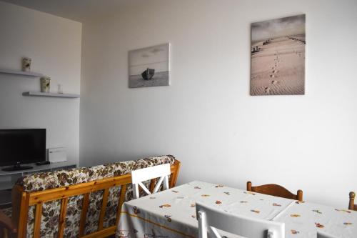 Ciceri Properties Monte Zeda tesisinde bir restoran veya yemek mekanı