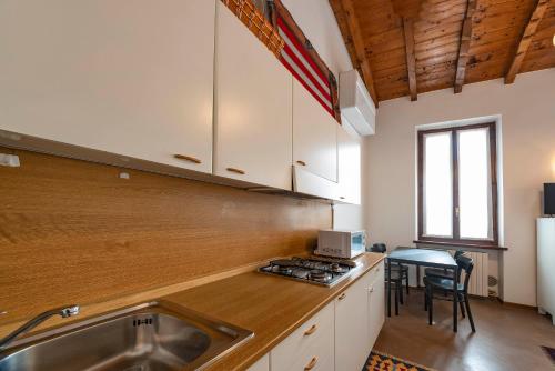 Кухня или мини-кухня в Italianflat - Verona Arches Studio Flat
