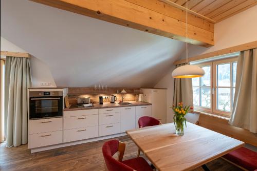 Una cocina o cocineta en Beim Schwarzmarl - Your Austrian Home