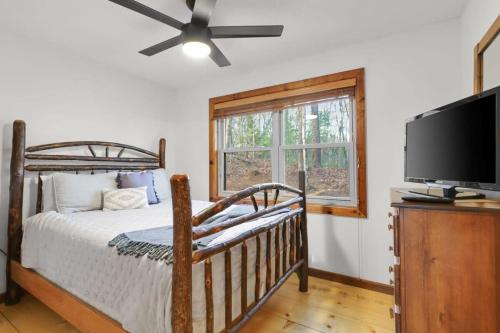 a bedroom with a bed and a flat screen tv at Mountain Views Hot Tub FirePit Close to town in Blue Ridge