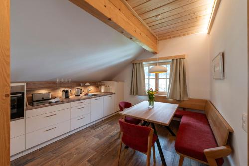 Una cocina o cocineta en Beim Schwarzmarl - Your Austrian Home