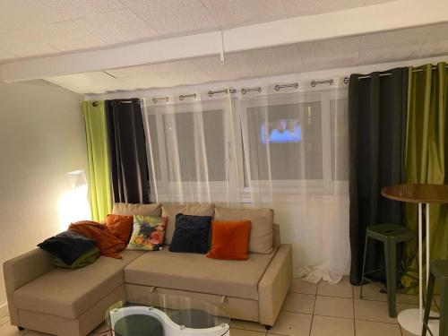 Photo de la galerie de l'établissement Stade de France 40 mn, Disneyland 40 mn F2 46 m2 calme, quartier cosy, 200m du RER, à Rosny-sous-Bois