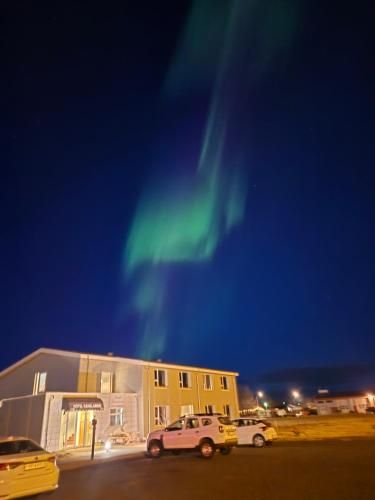 two cars parked in a parking lot in front of a building at Hotel Kanslarinn Hella in Hella