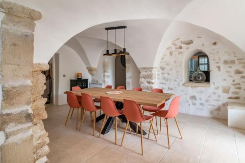 Photo de la galerie de l'établissement Évasion de charme, maison authentique et spa privé, à La Baume-de-Transit