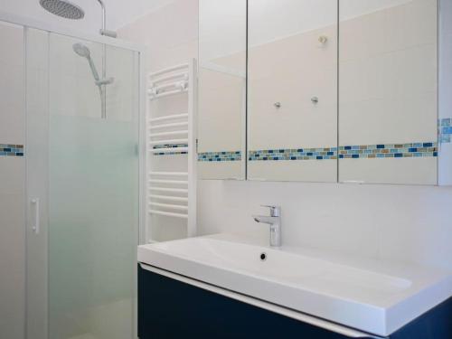Bilik mandi di Maison bord de mer vue exceptionnelle avec accès privé