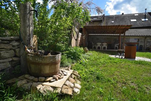 Zahrada ubytování Gite Le Douglas, Vignoble et Reculées du Jura - Avec Sauna