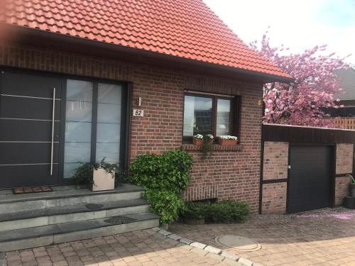 a brick house with a red roof at Ferienwohnung Kleine Auszeit in Ascheberg