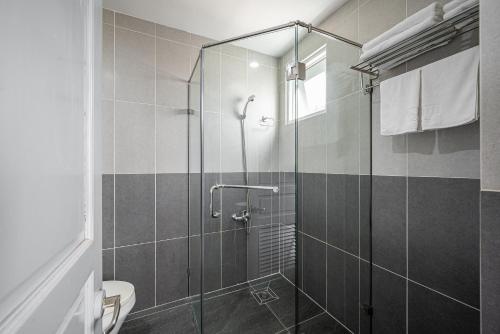 Un baño de Tahiti Central Seaview - 50m to Night Market Phu Quoc