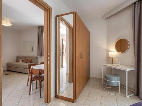 a room with a mirror and a living room at Caldera Beach in Plataniás