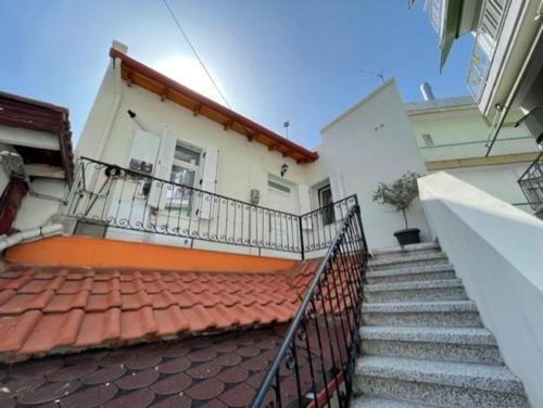 Bright & Spacious Apartment near city center.