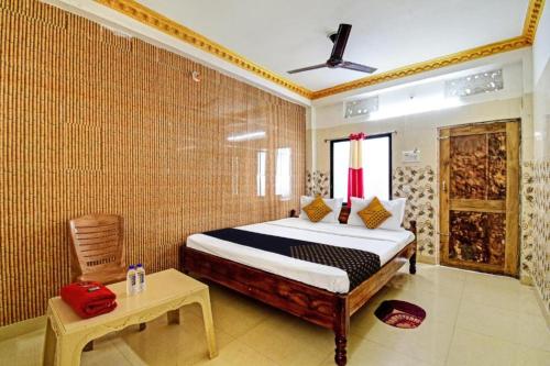 a bedroom with a bed and a table in it at Goroomgo Sri Ram Guest House Puri in Puri