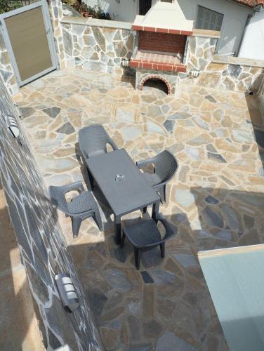 Ein Balkon oder eine Terrasse in der Unterkunft Tsonos Home