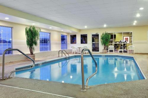 a large swimming pool in a hotel room at Country Inn & Suites by Radisson, Rock Falls, IL in Rock Falls