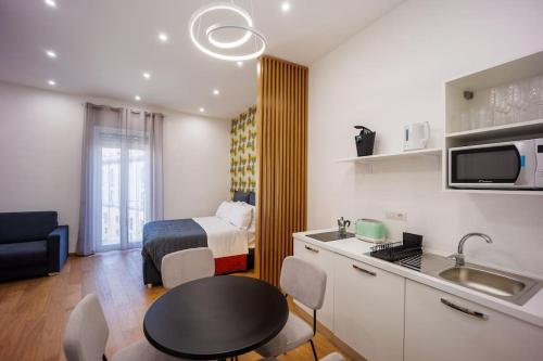 House in Decumani Entire Apartment By HouseinNaples