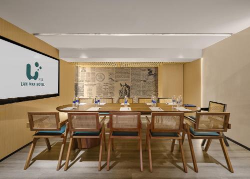 a dining room with a large table and chairs at Lan Wan Hotel - Next to Huangsha Metro St ation -One cup of Free Cockt ail or Harbin Beer Per Room--Cha rgeable Airport Pick-up Service in Guangzhou
