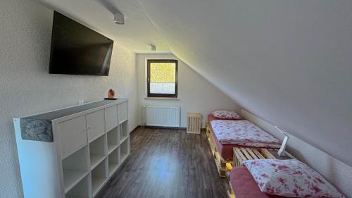 Μια τηλεόραση ή/και κέντρο ψυχαγωγίας στο Secret Paradise apartment