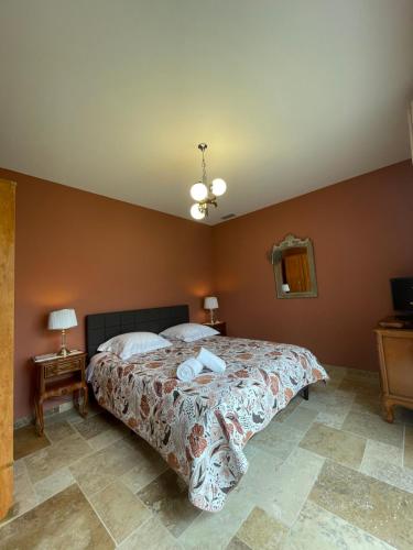 Postel nebo postele na pokoji v ubytování Aux oliviers d'Artur