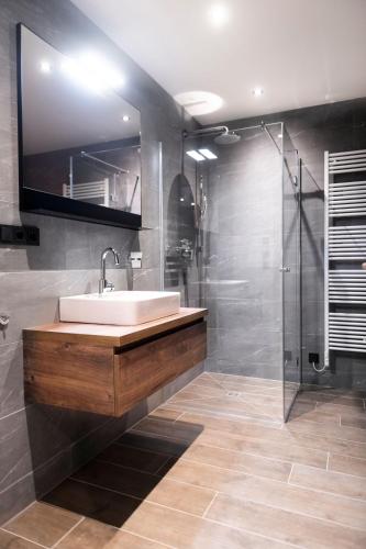 a bathroom with a sink and a shower at Residenz Illyrica Tirol in Westendorf